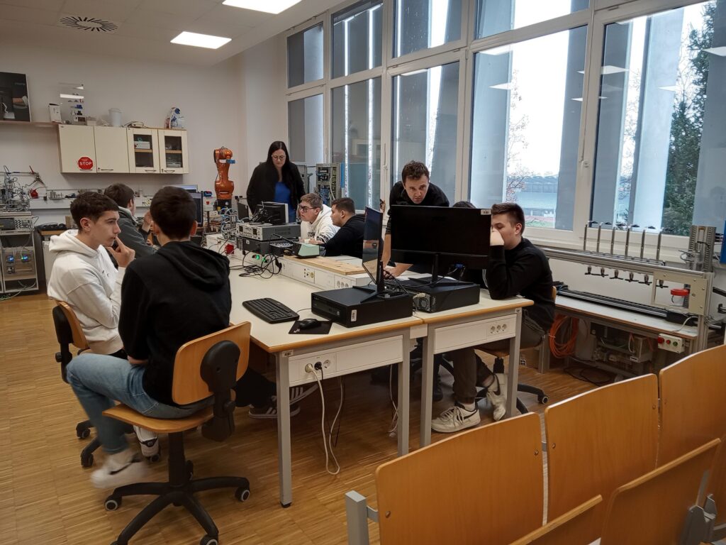Gostovanje profesorice strokovnih predmetov s Češke na našem centru