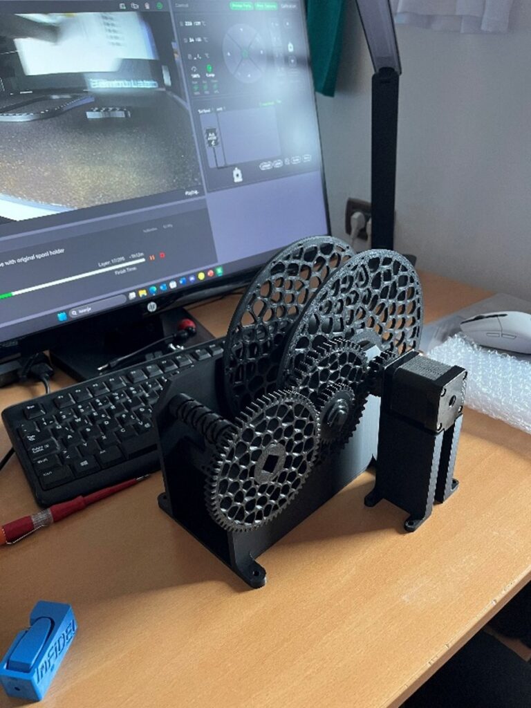 Ustvarjalno leto v Učnem izdelovalnem laboratoriju (UIL)